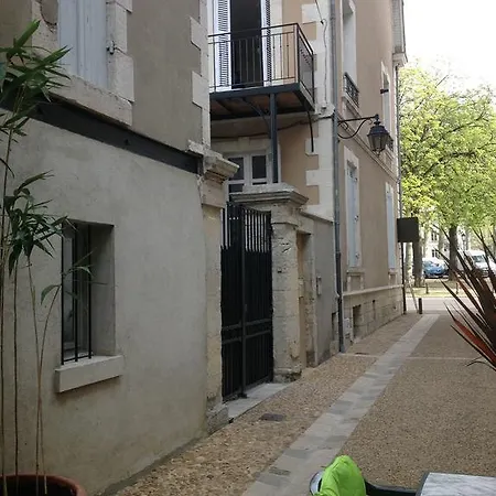 לינה וארוחת בוקר La Petite Cour - Périgueux