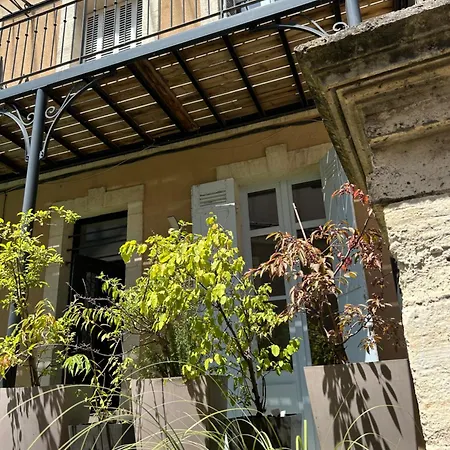 La Petite Cour - *