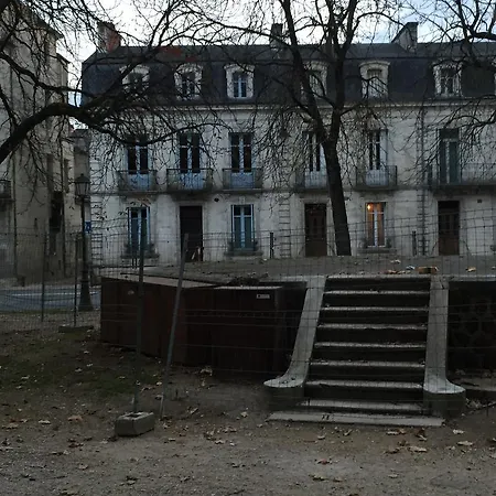 La Petite Cour - Couette-café