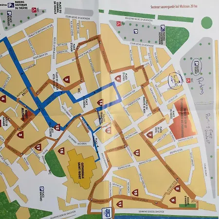 La Petite Cour - לינה וארוחת בוקר *