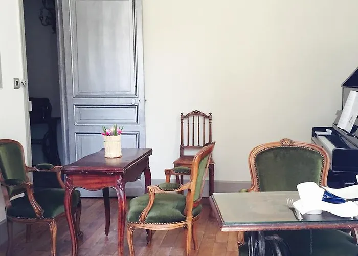 Bed & Breakfast La Petite Cour - *